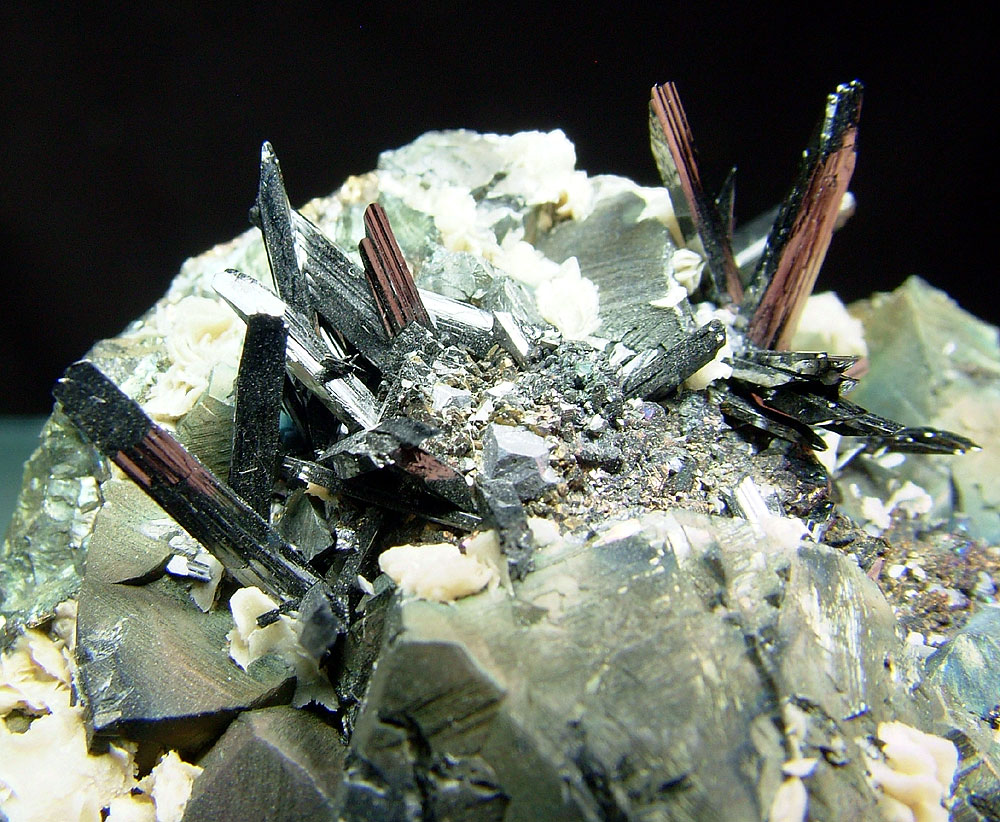 Ferberite With Calcite & Chalcopyrite