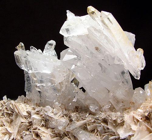 Quartz Var Faden & Calcite