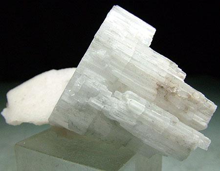 Beryllonite