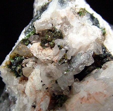 Crednerite Chloroxiphite & Cerussite