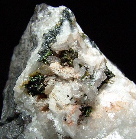 Crednerite Chloroxiphite & Cerussite