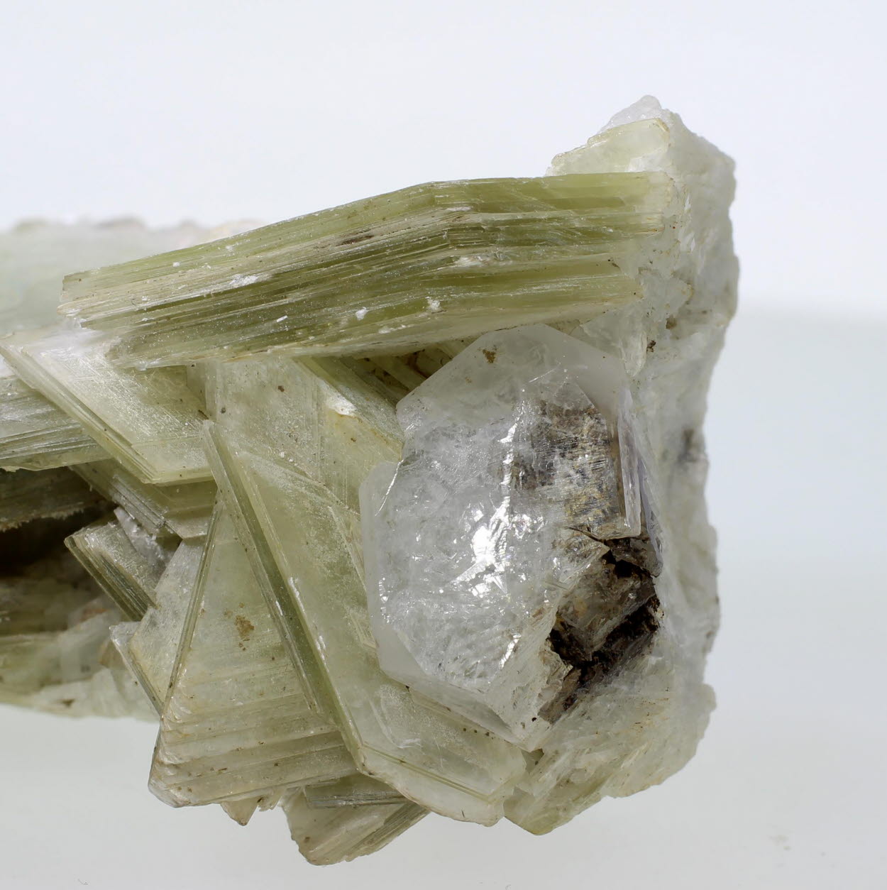 Aquamarine With Muscovite