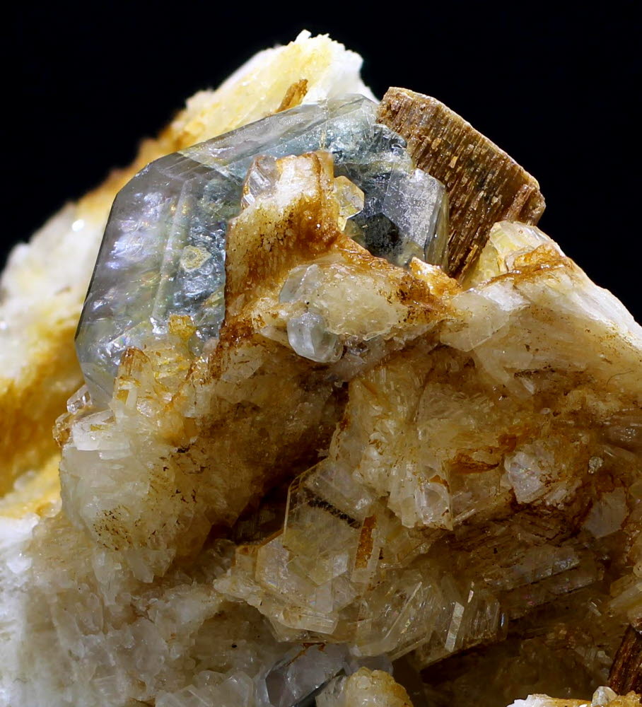 Apatite & Cleavelandite