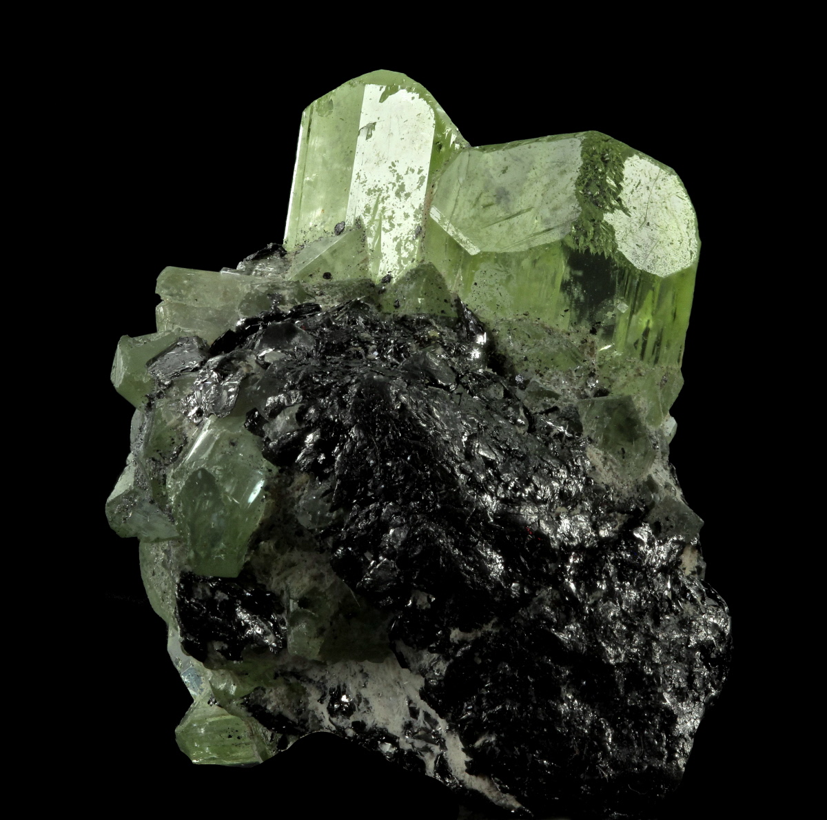 Chromian Diopside On Graphite