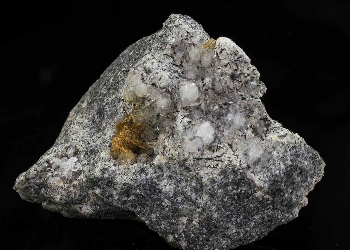 Sazhinite Natrolite & Analcime