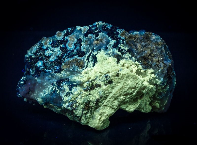 Lazurite Calcite Pyrite & Phlogopite