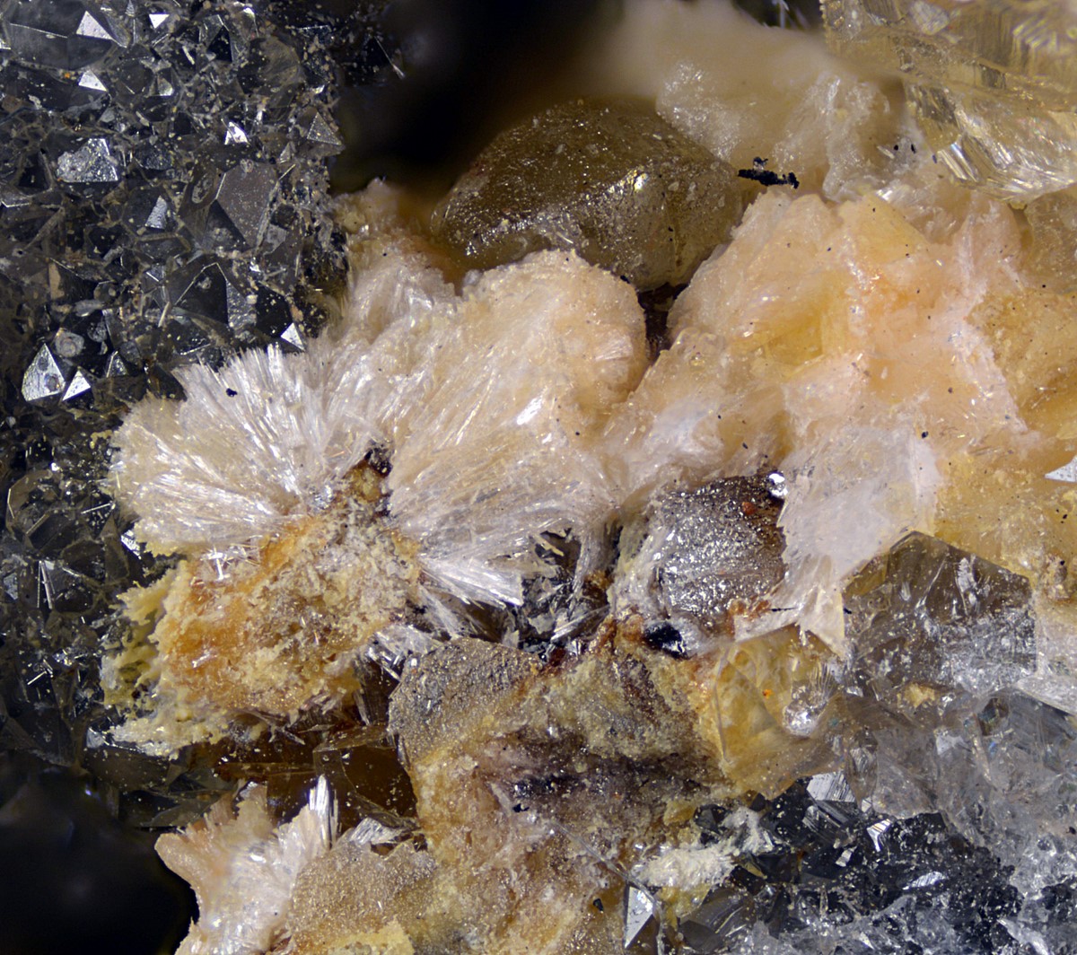 Onoratoite Valentinite & Sulphur