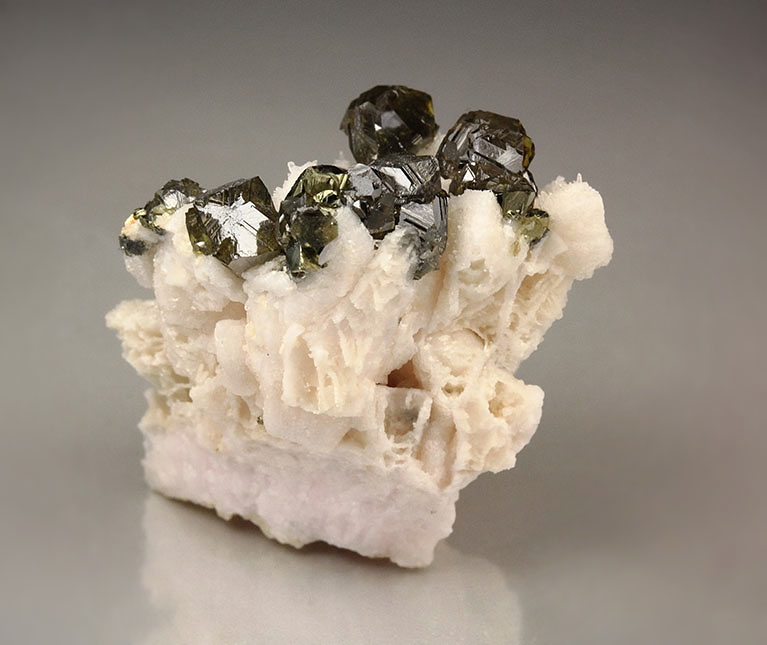 Sphalerite Var Cleiophane With Chalcopyrite & Calcite