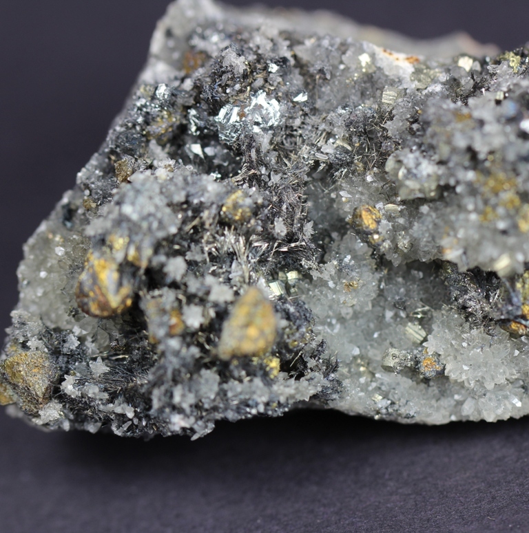 Bismuthinite Chalcopyrite & Quartz
