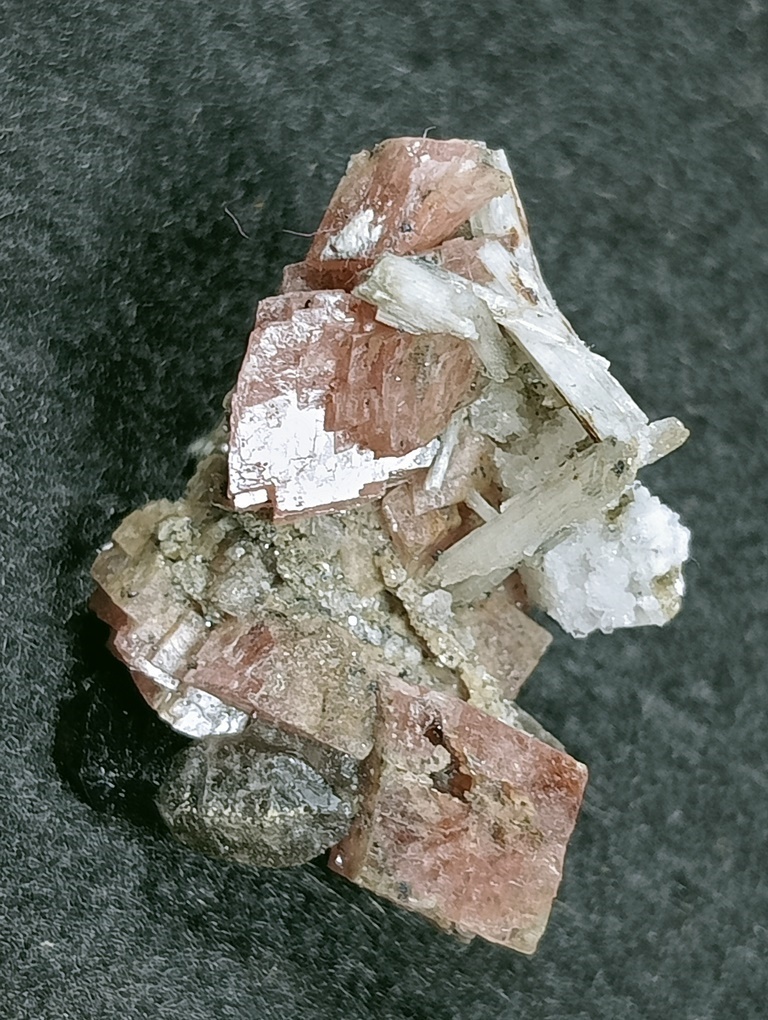Rhodochrosite Elpidite Albite & Quartz