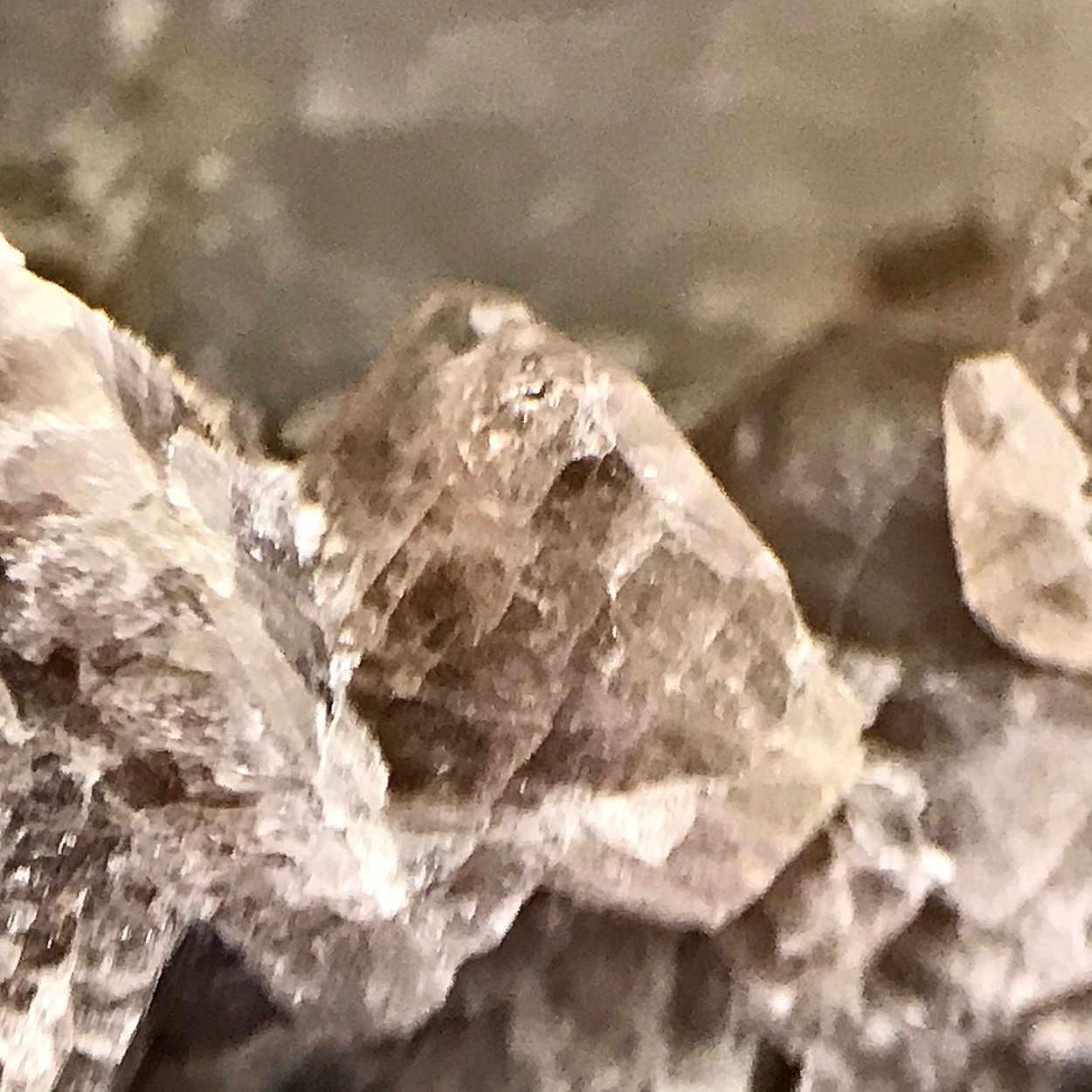 Axinite-(Mg)