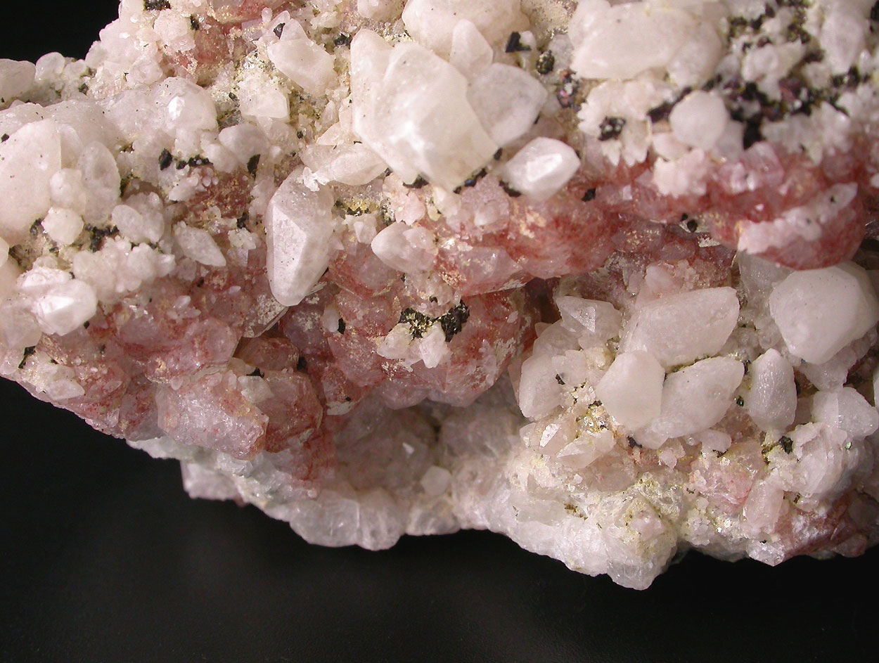 Analcime Calcite Chalcopyrite & Goethite
