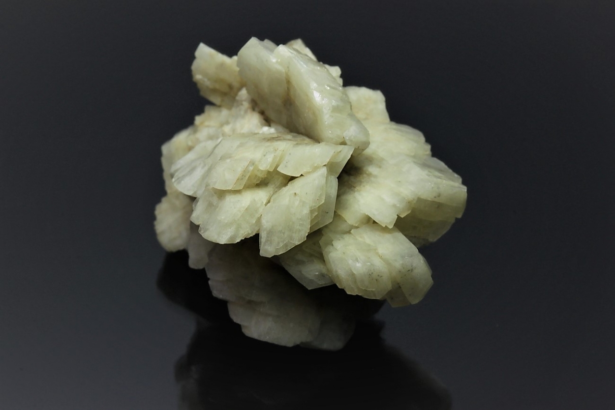 K Feldspar Var Adularia