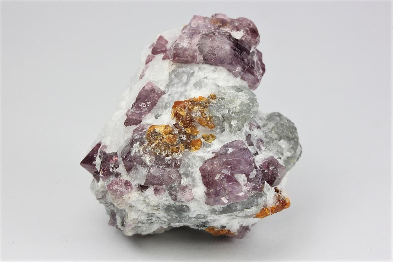 Clinohumite & Spinel