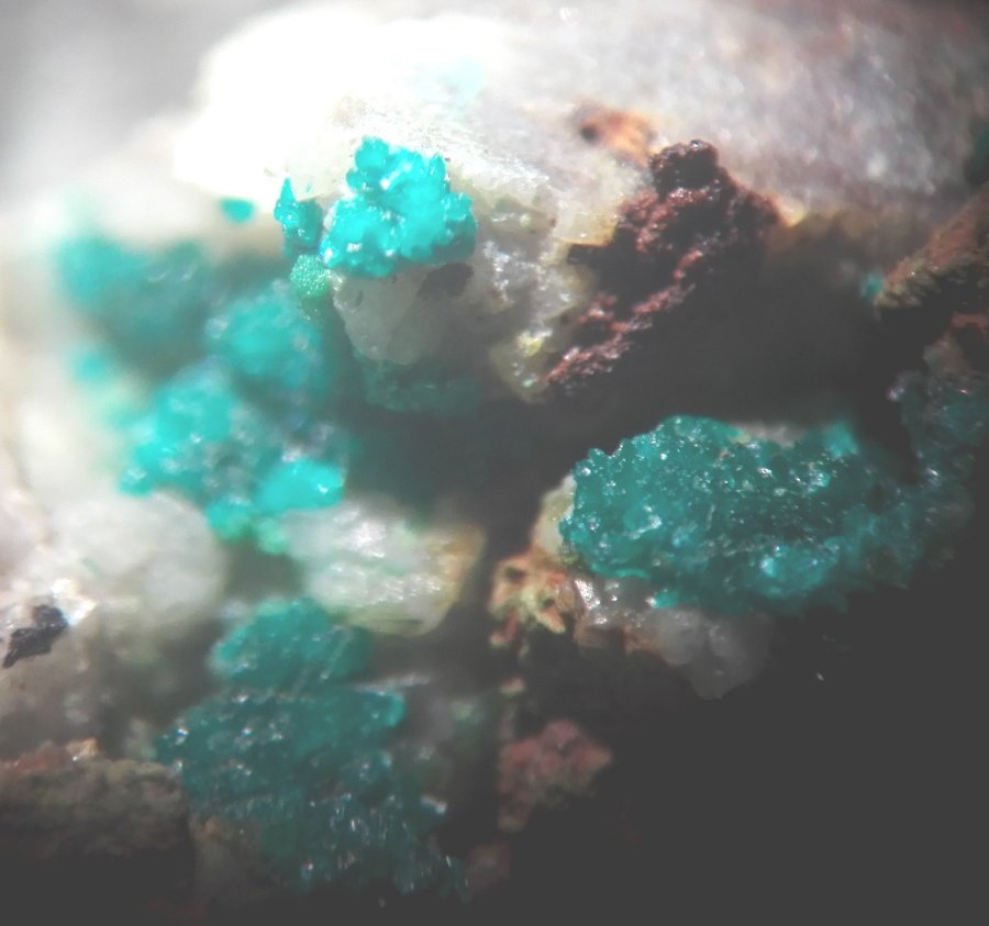 Tangdanite