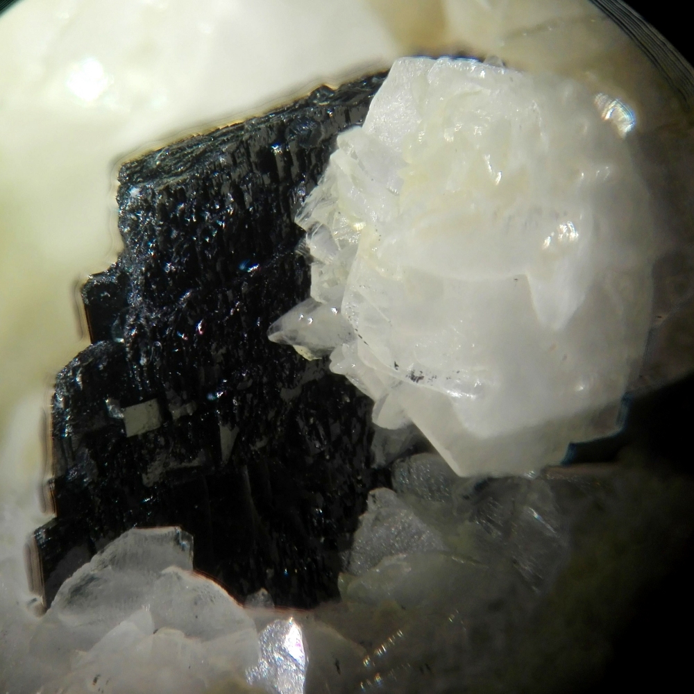 Ferberite On Magnesite & Siderite