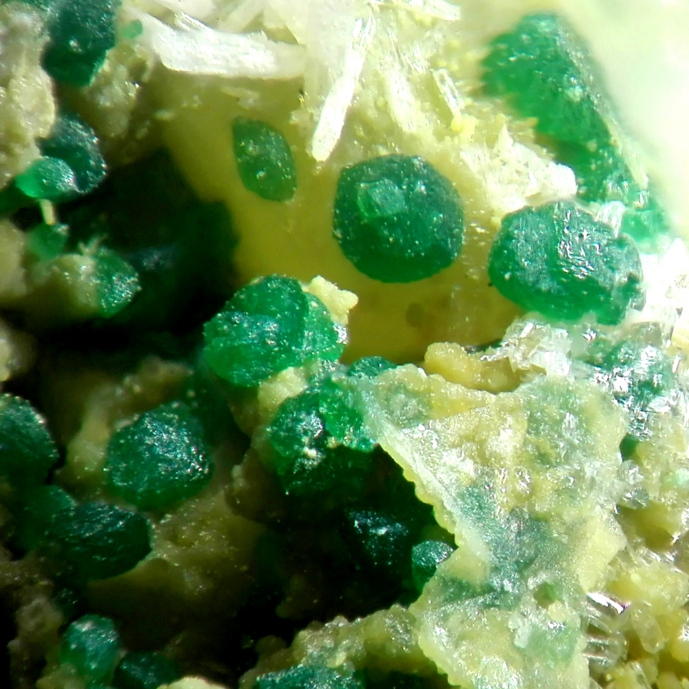 Bayldonite & Agardite-(Y)