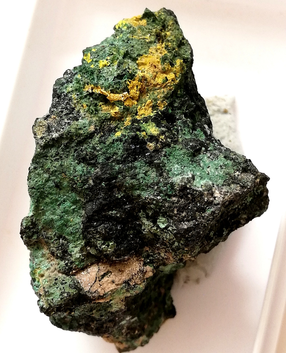 Gold & Guilleminite