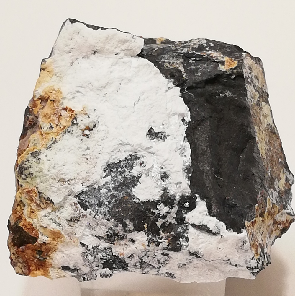 Montgomeryite