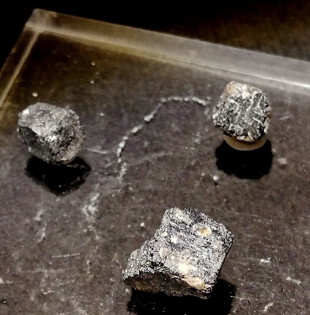 Lueshite