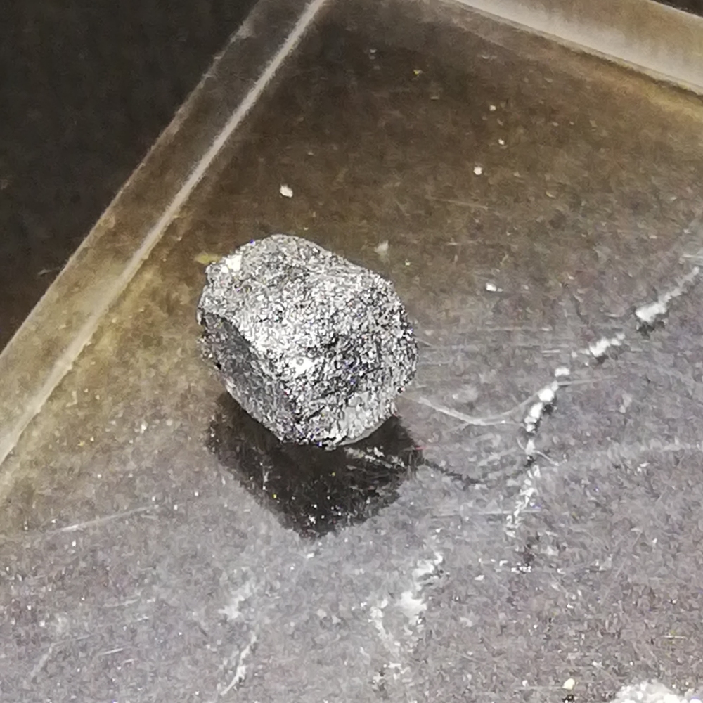 Lueshite