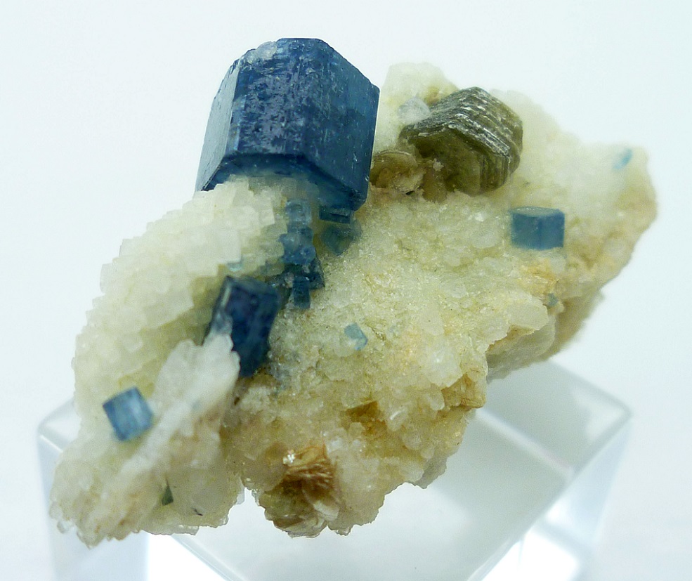 Fluorapatite On Albite With Muscovite