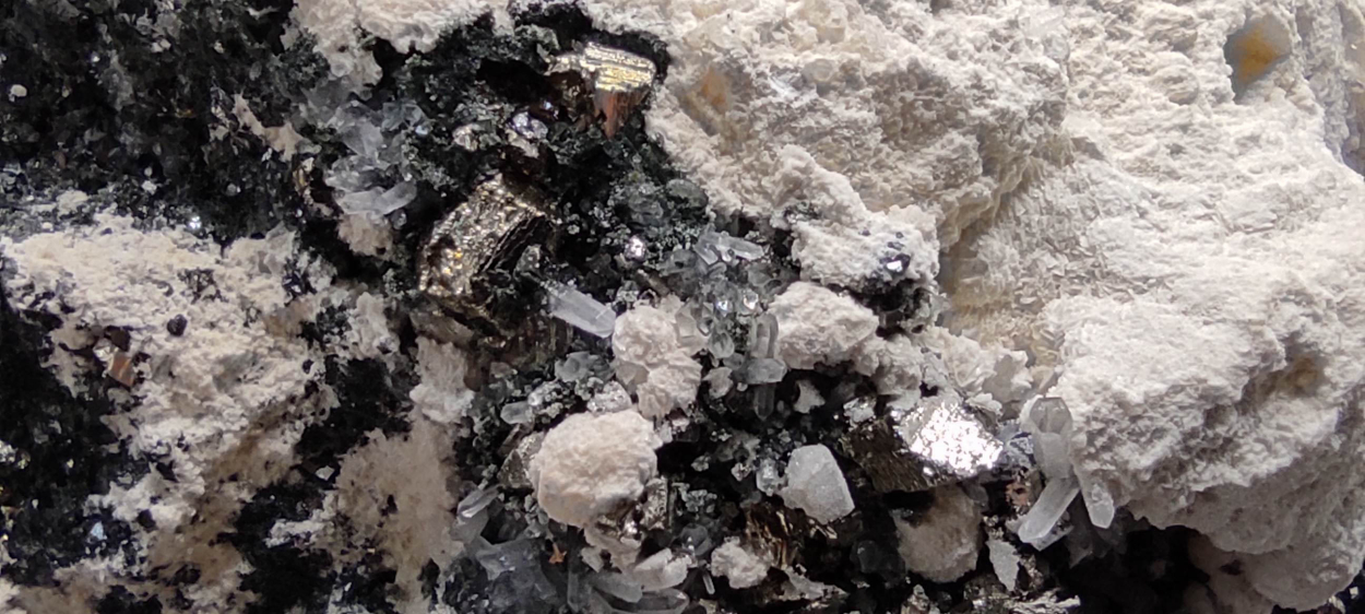 Rhodochrosite Chalcopyrite Pyrite Quartz Sphalerite & Calcite