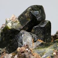 Epidote & Scheelite On Andradite-Grossular Series