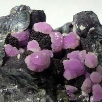 Strengite & Ferroberaunite On Magnetite