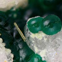 Cornwallite Olivenite Agardite-(Ce) & Fluorite