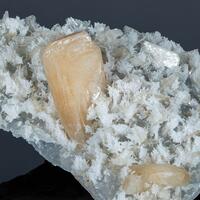 Stellerite & Quartz Psm Mordenite On Chalcedony