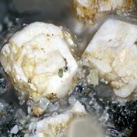 Calciohilairite