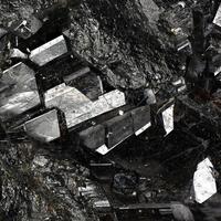 Magnesio-lucchesiite