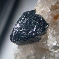 Tapiolite-(Fe)