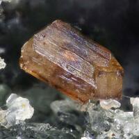 Kuzmenkoite-Mn Calciohilairite & Vuoriyarvite-K