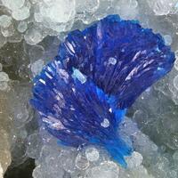 Cuprodongchuanite & Veszelyite