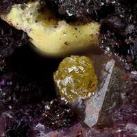 Hechtsbergite