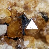 Fluorcalcioroméite