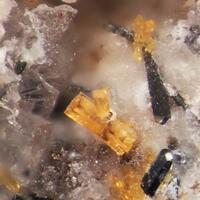 Labuntsovite-Mn