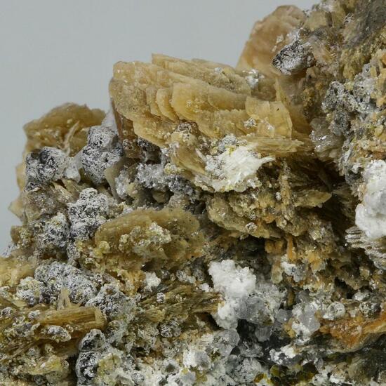 Roweite On Andradite With Cahnite