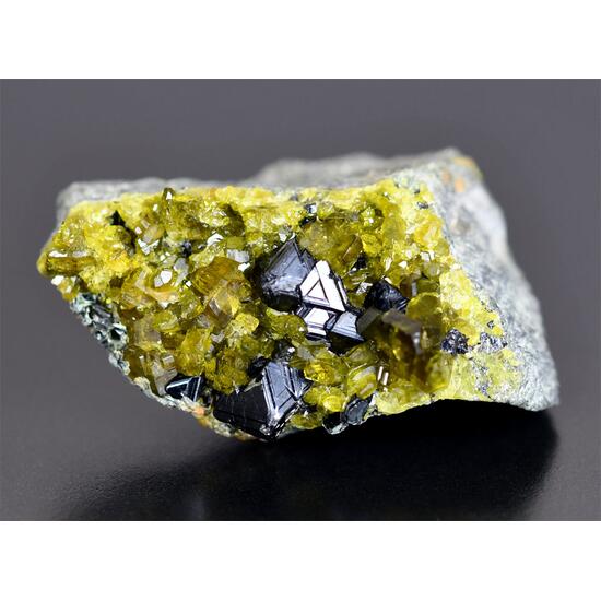 Magnetite With Epidote