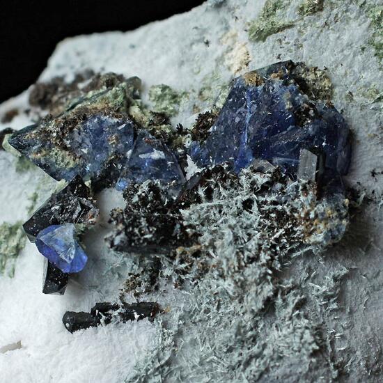 Benitoite & Neptunite