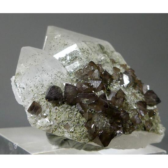 Scheelite On Quartz With Chlorite