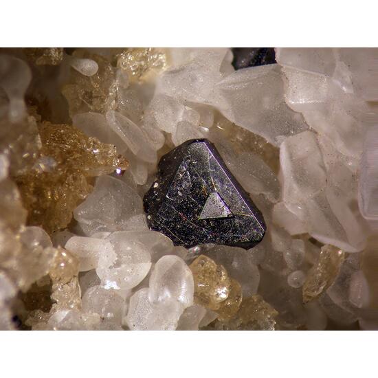 Pleonaste Humite & Calcite