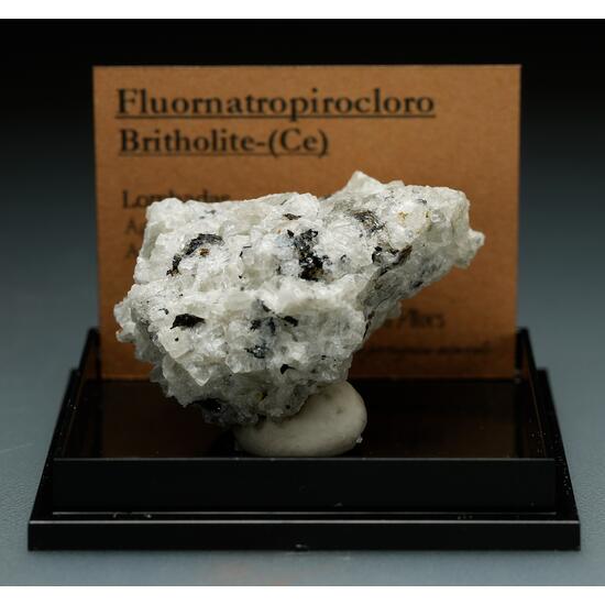 Fluornatropyrochlore & Britholite-(Ce)