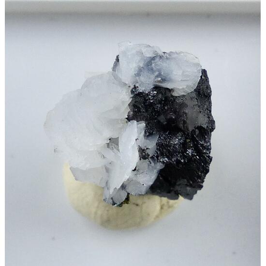 Scheelite & Calcite & Fluorite & Chalcopyrite On Wolframite