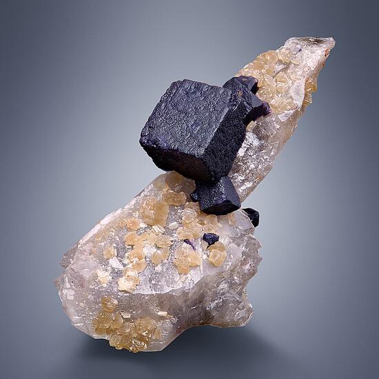 Scheelite: Mineral information, data and localities.