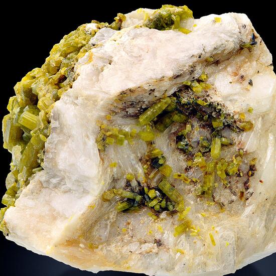 Pyromorphite On Baryte