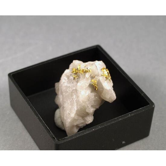 Orthobrannerite On Gold