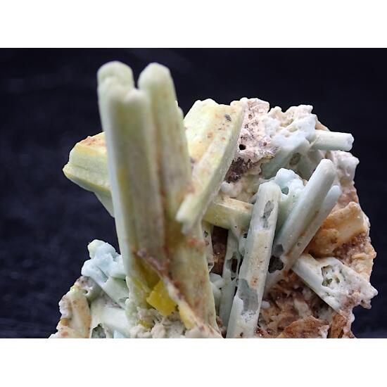 Plumbogummite
